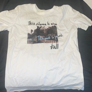 Graphic tee never worn